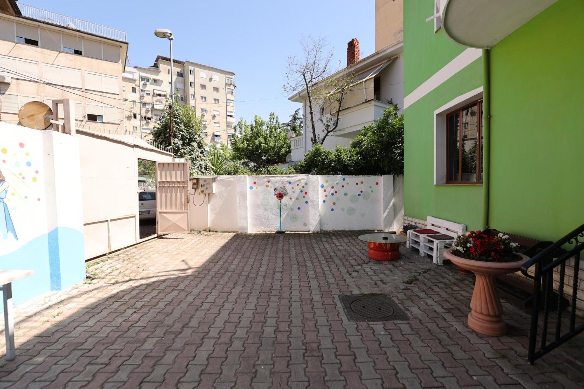 Hostel Osho Тирана Экстерьер фото