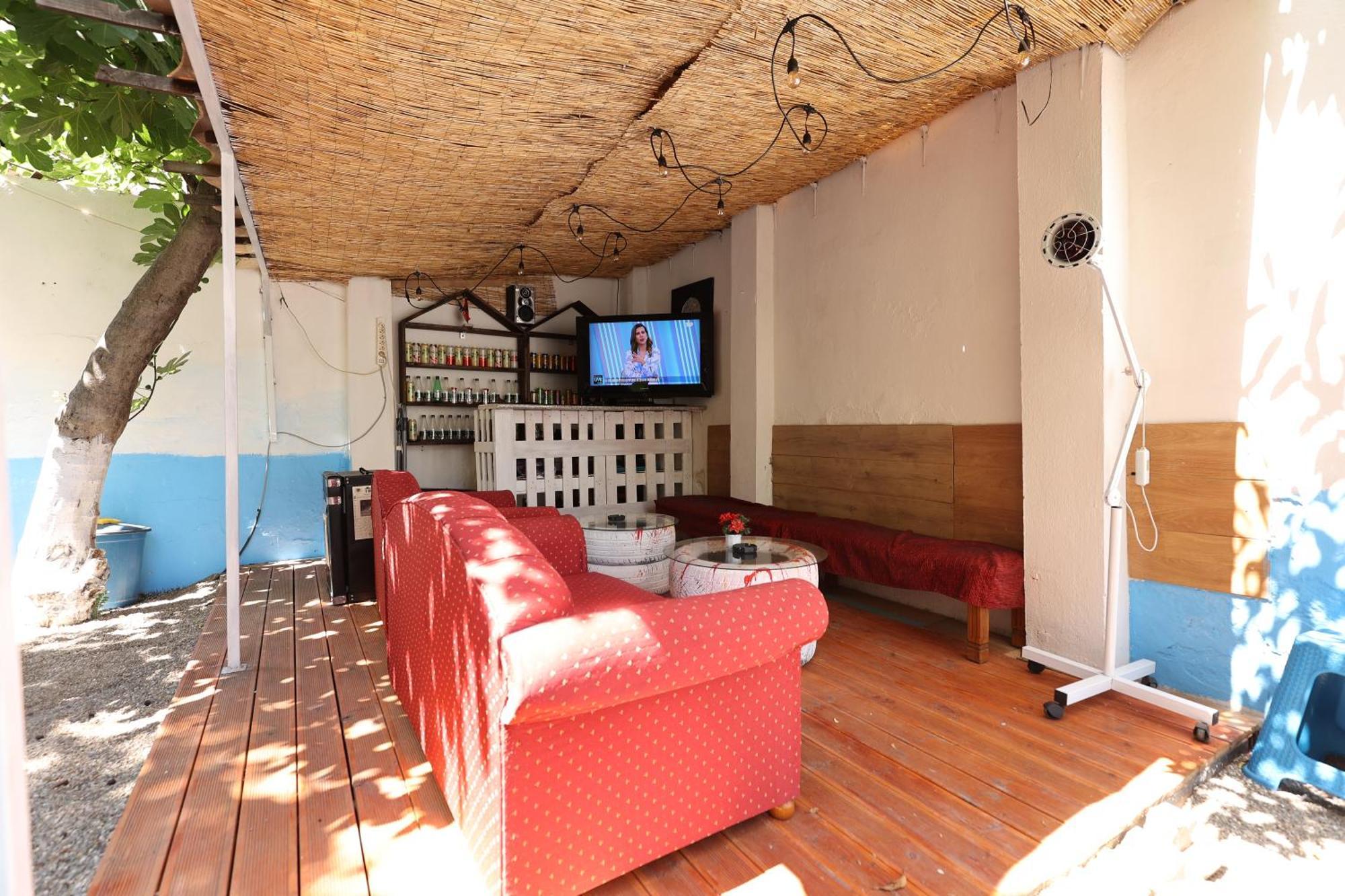 Hostel Osho Тирана Экстерьер фото