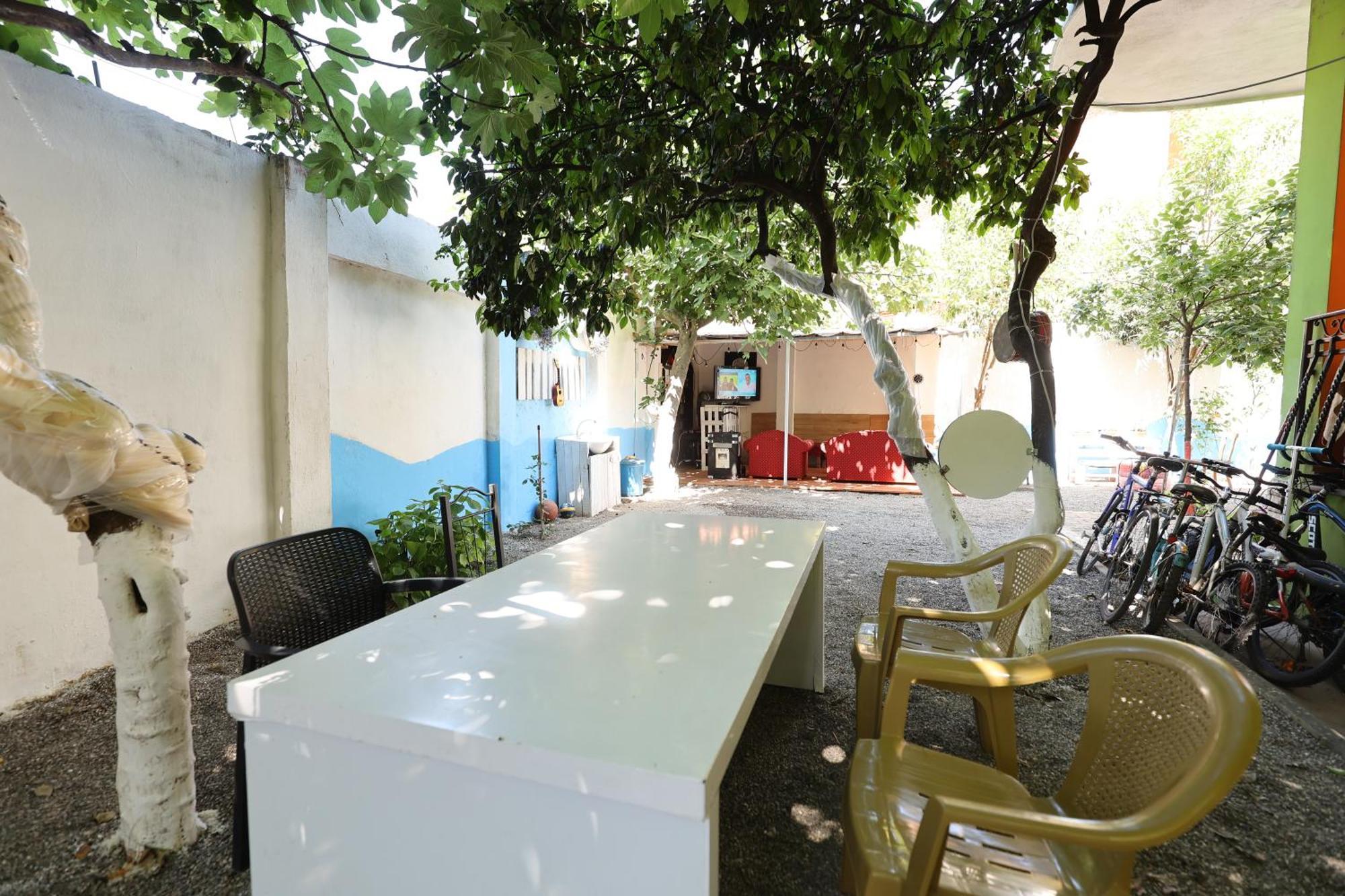 Hostel Osho Тирана Экстерьер фото