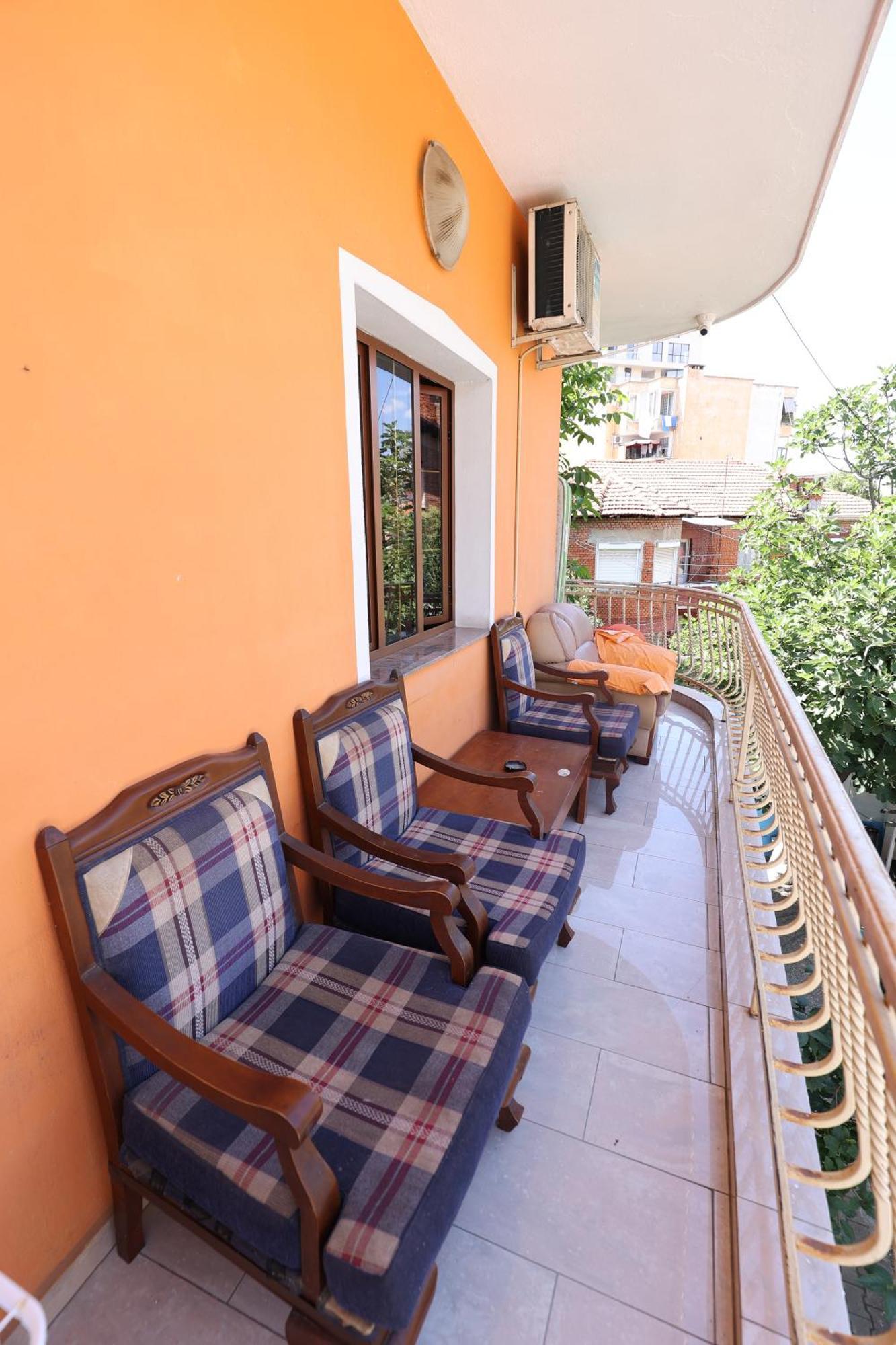 Hostel Osho Тирана Экстерьер фото