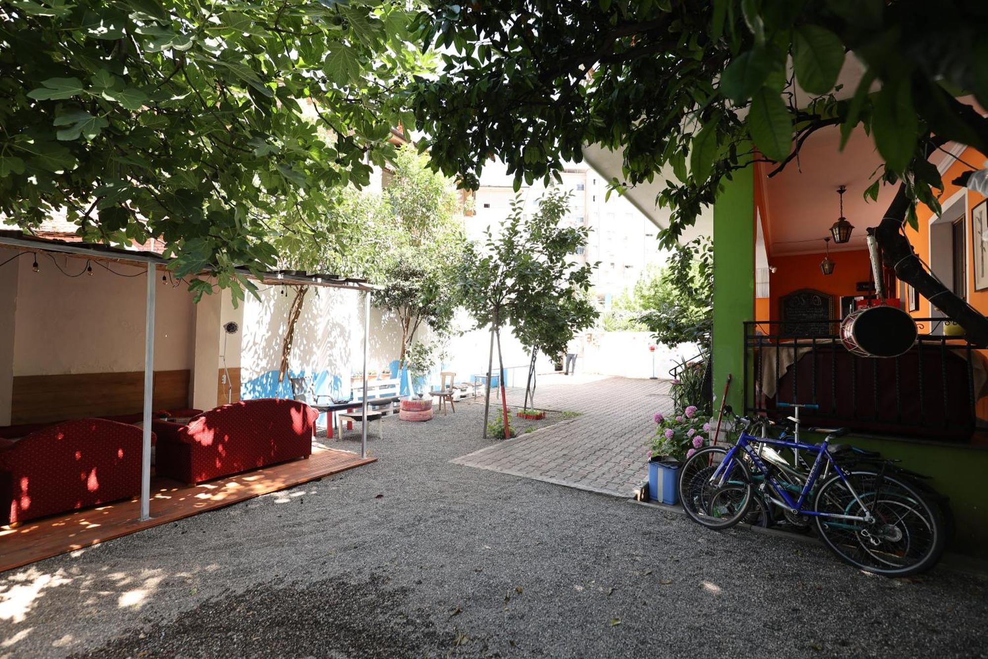 Hostel Osho Тирана Экстерьер фото