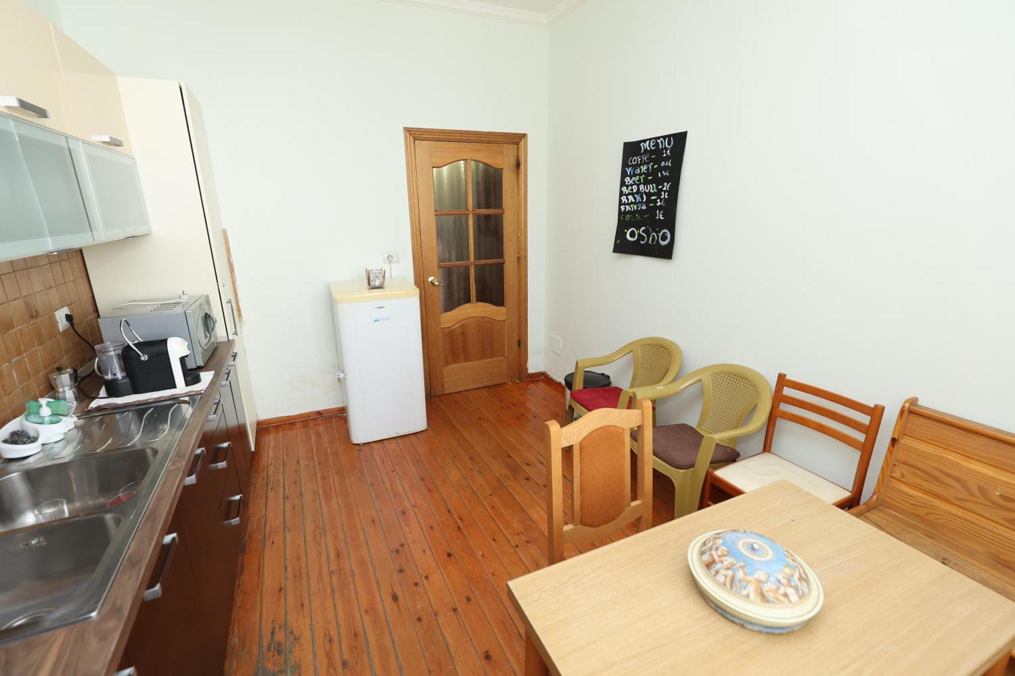 Hostel Osho Тирана Экстерьер фото