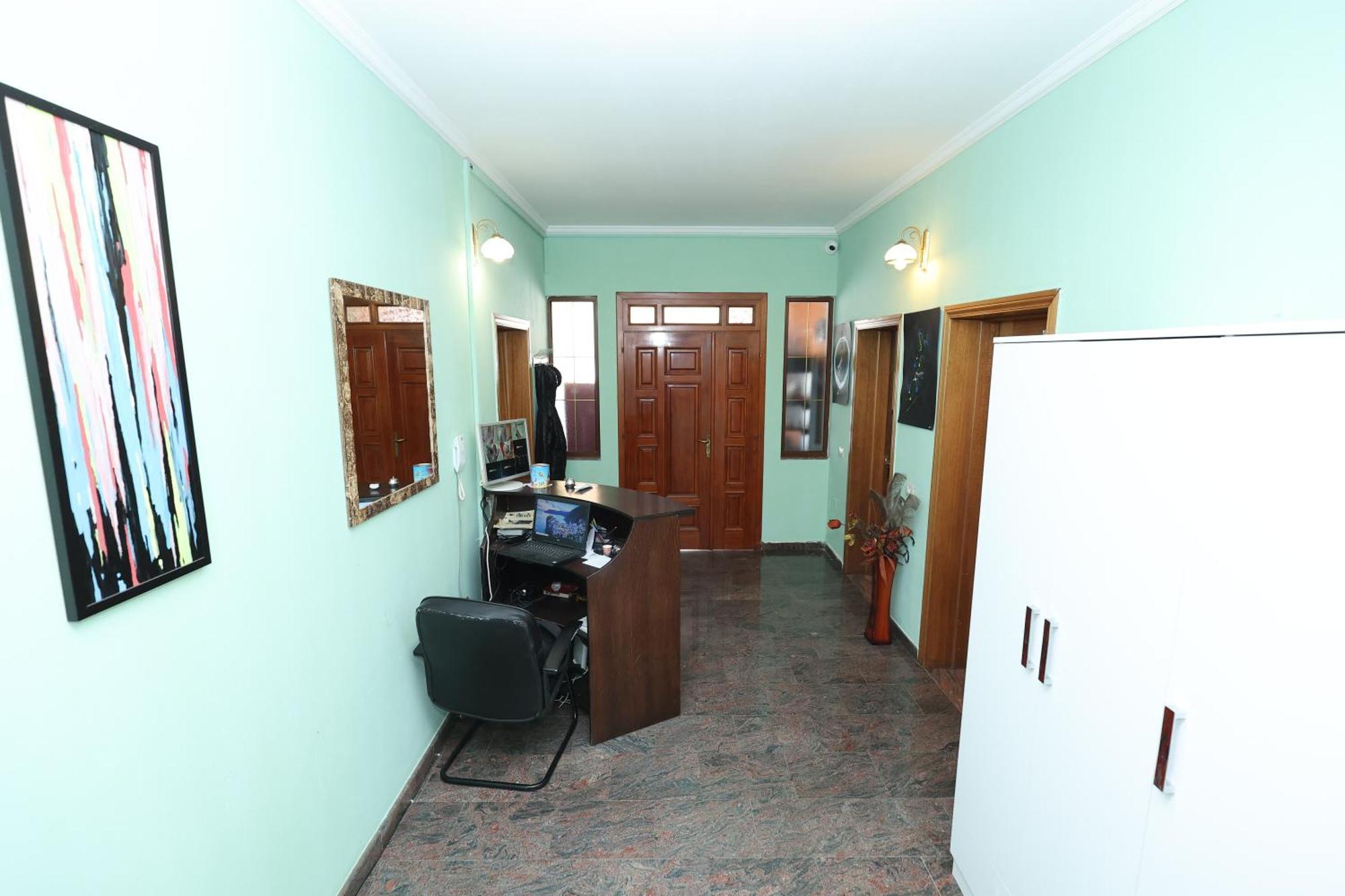 Hostel Osho Тирана Экстерьер фото