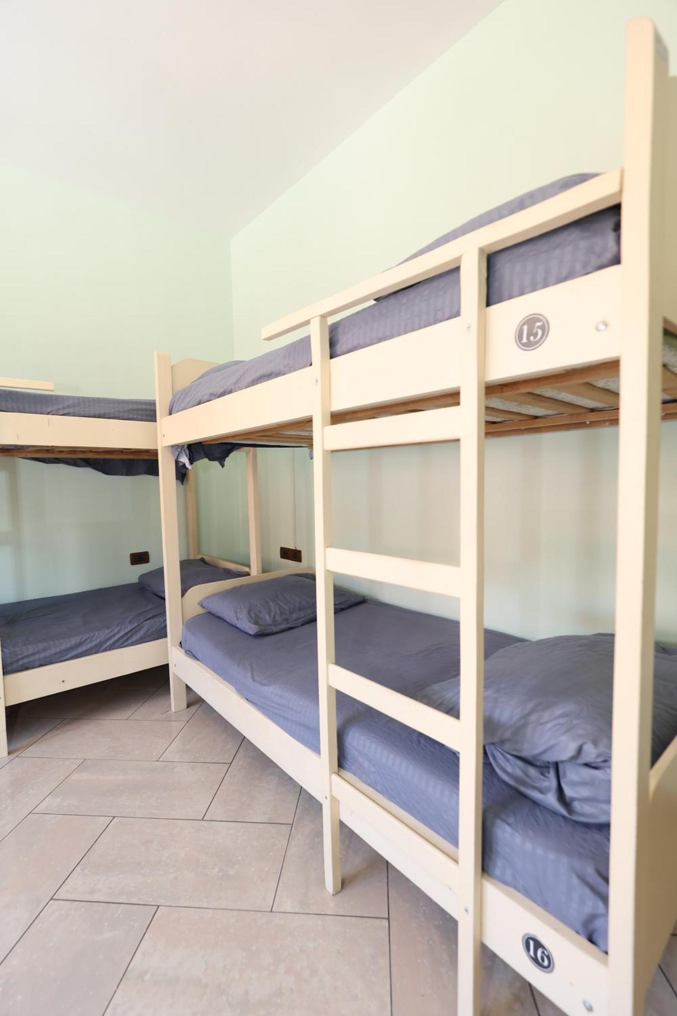 Hostel Osho Тирана Экстерьер фото