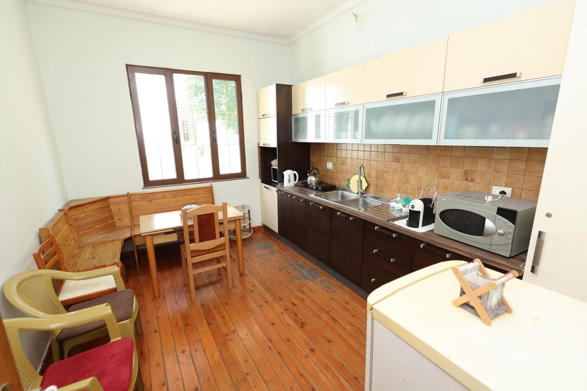 Hostel Osho Тирана Экстерьер фото